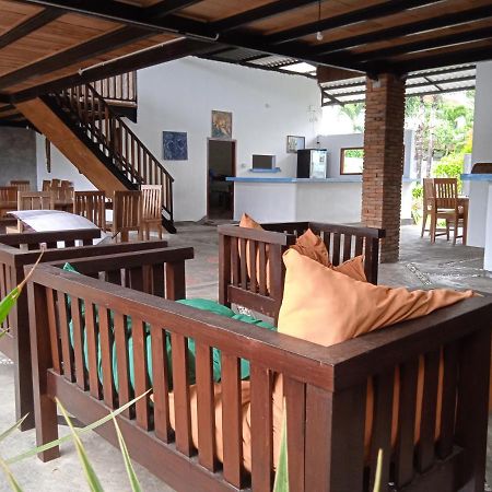 Family House Hotel Kuta Kuta  Kültér fotó