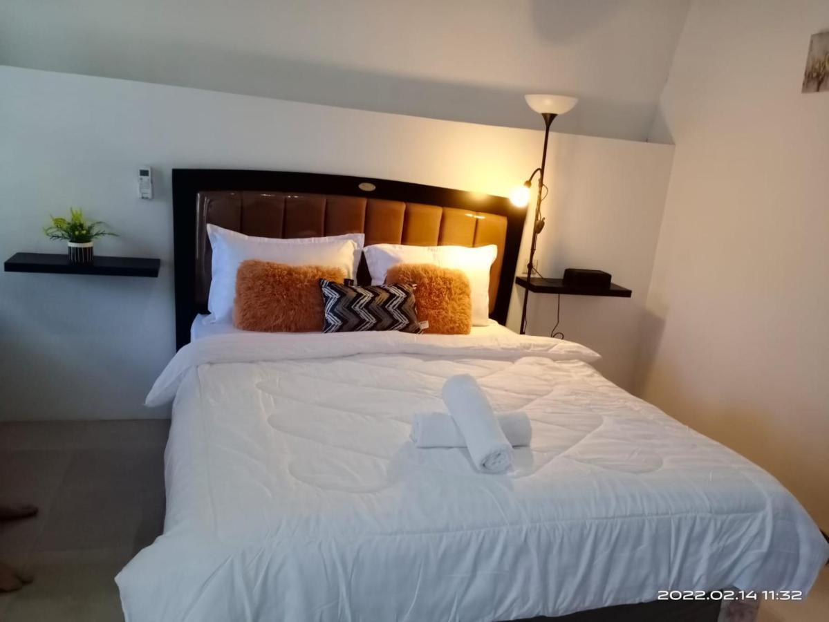 Family House Hotel Kuta Kuta  Kültér fotó