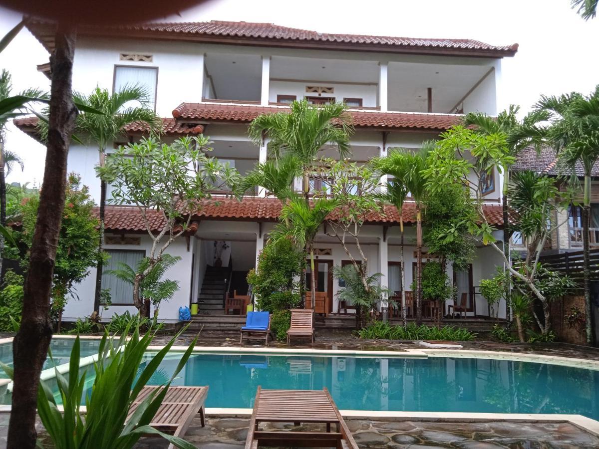 Family House Hotel Kuta Kuta  Kültér fotó