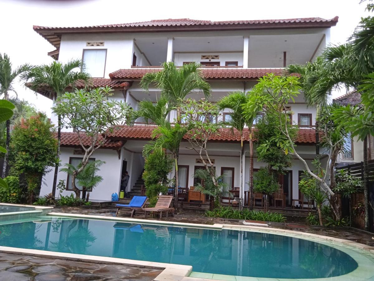 Family House Hotel Kuta Kuta  Kültér fotó