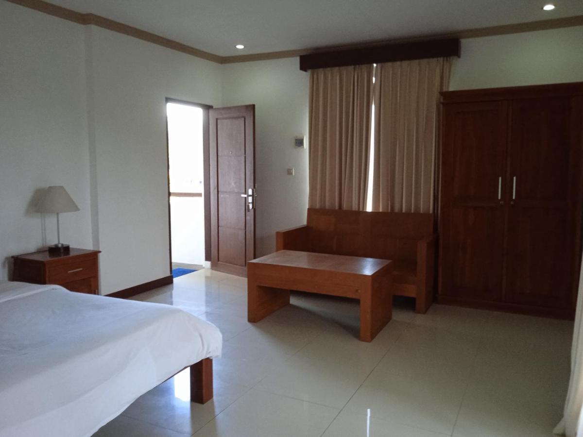Family House Hotel Kuta Kuta  Kültér fotó