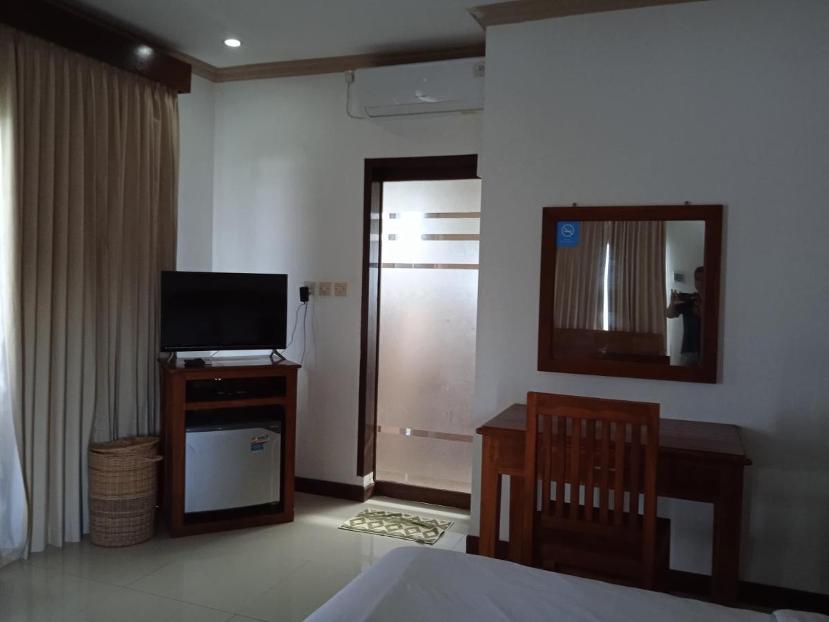 Family House Hotel Kuta Kuta  Kültér fotó