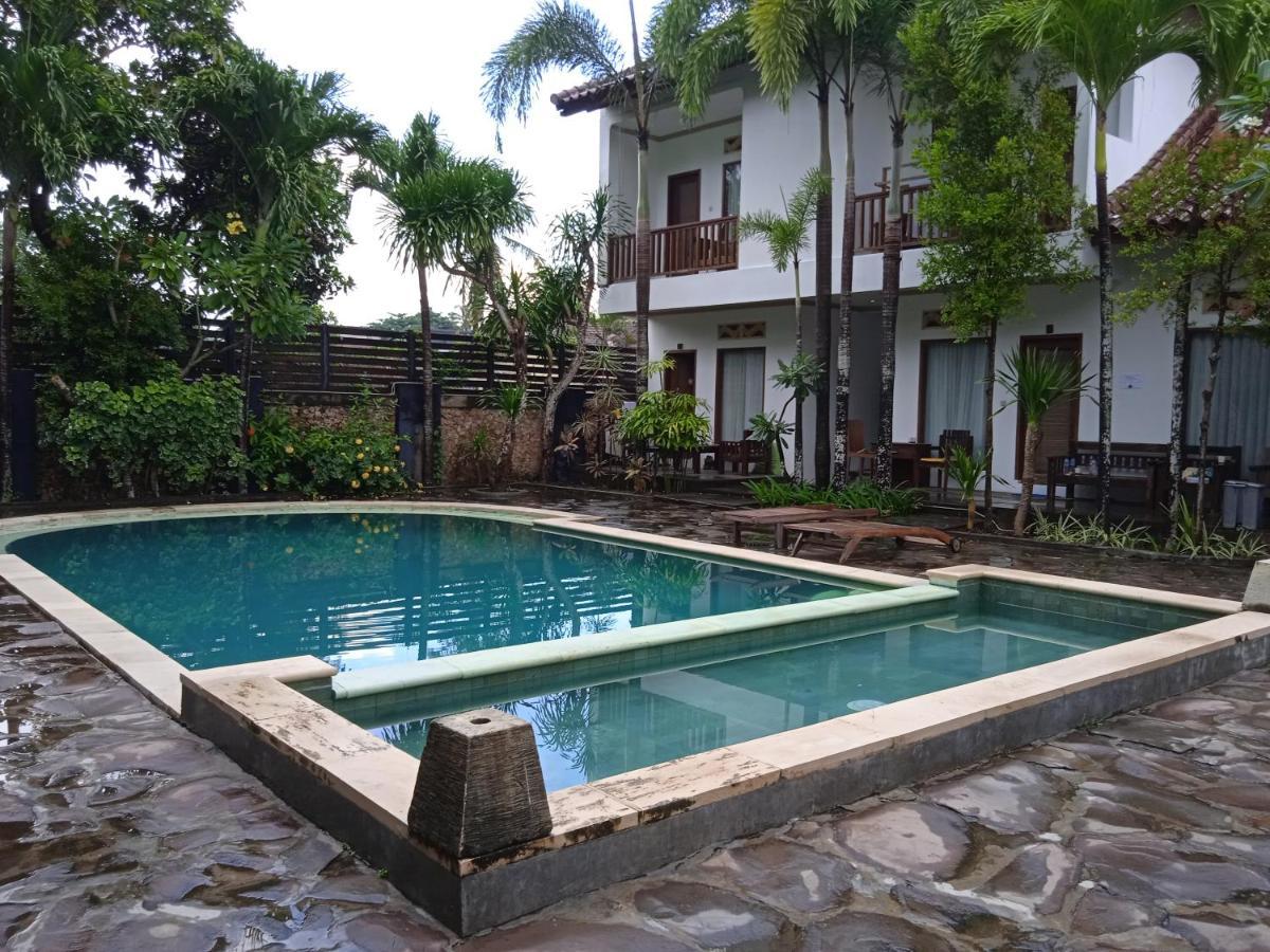 Family House Hotel Kuta Kuta  Kültér fotó