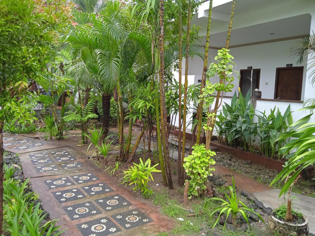 Family House Hotel Kuta Kuta  Kültér fotó