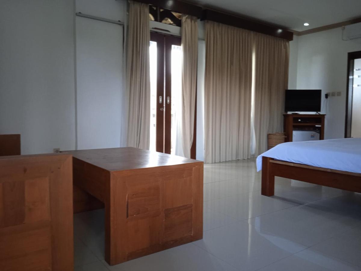 Family House Hotel Kuta Kuta  Kültér fotó