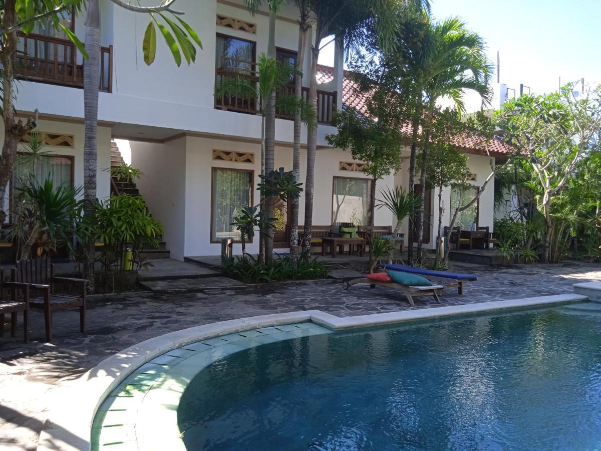 Family House Hotel Kuta Kuta  Kültér fotó