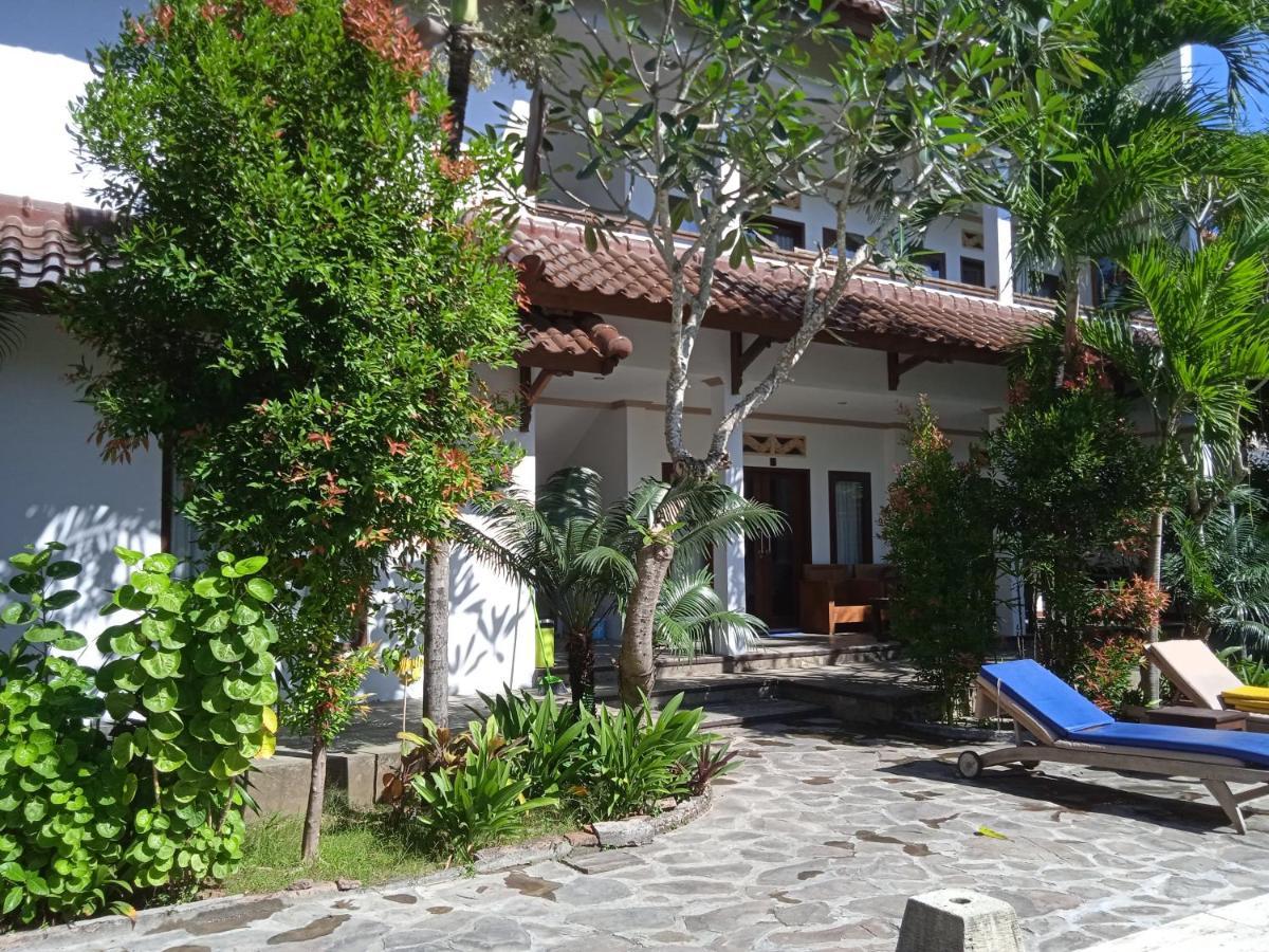 Family House Hotel Kuta Kuta  Kültér fotó